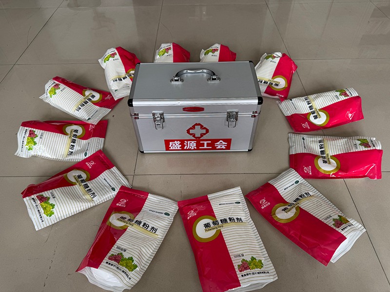 0527盛源公司發放防暑降溫藥品 ，為員工健康保駕護航