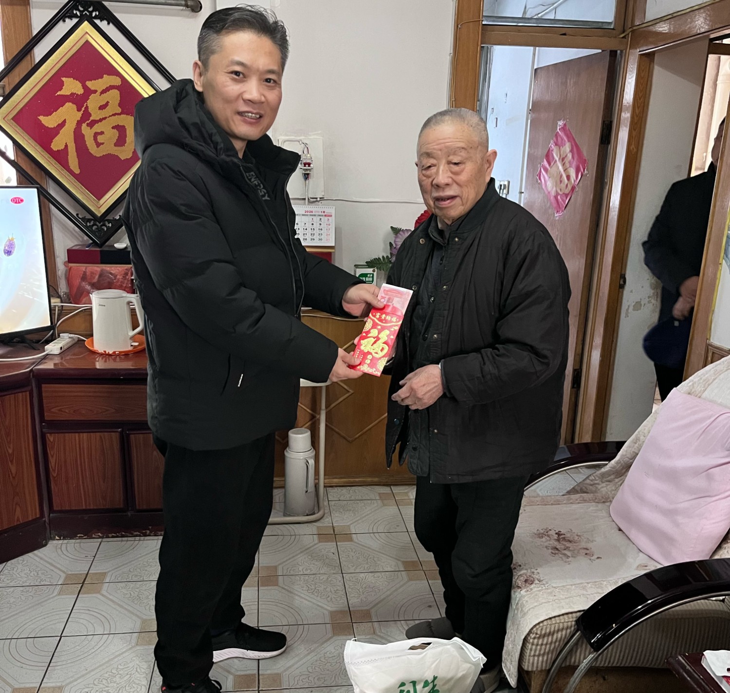 0201情暖新春 愛潤萬家——盛源公司開展2026年春節走訪慰問活動